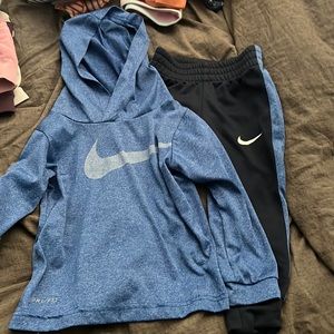 Nike outfit dry fit 2T